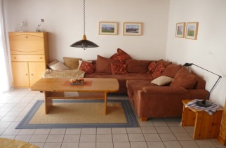Ferienhaus Otterndorf Brausewind Achtern Diek Wohnzimmer mit Sofa - zum Kuscheln